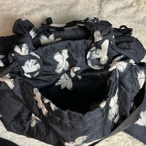 Marc Jacob’s black floral diaper bag with changing pad. - Picture 11 of 16
